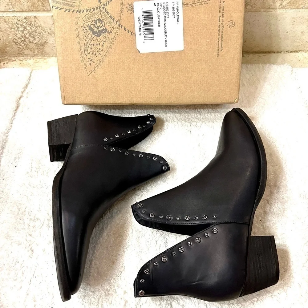 NIB FREE PEOPLE Studded Charm Double V Boot in black leather women’s size 11